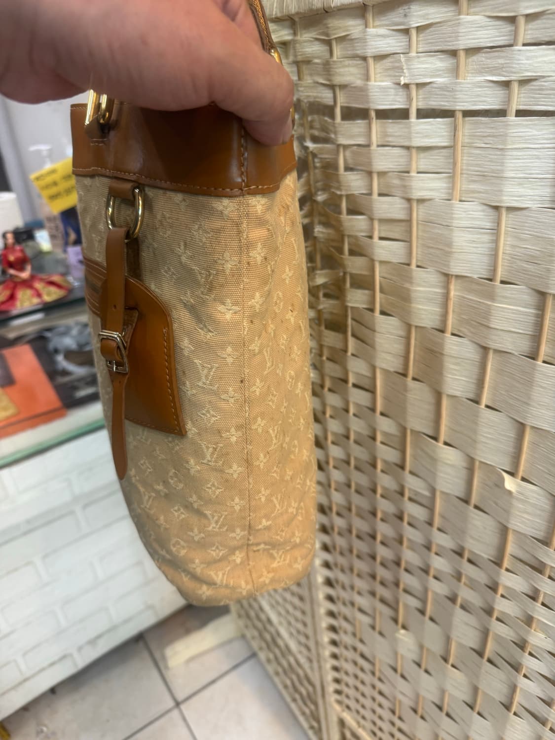 정품 루이비통 루실 숄더백 팝니다 상품이미지3