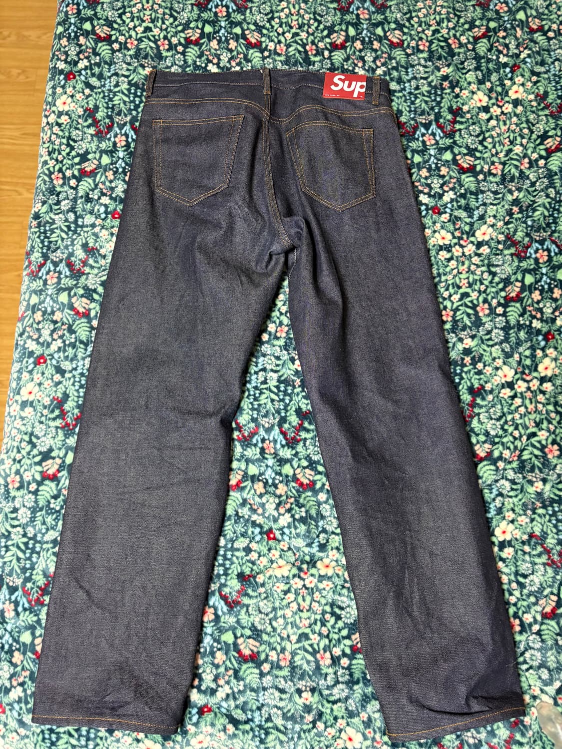 슈프림 Rigid Loose Fit Selvedge Jean  24fw 상품이미지3