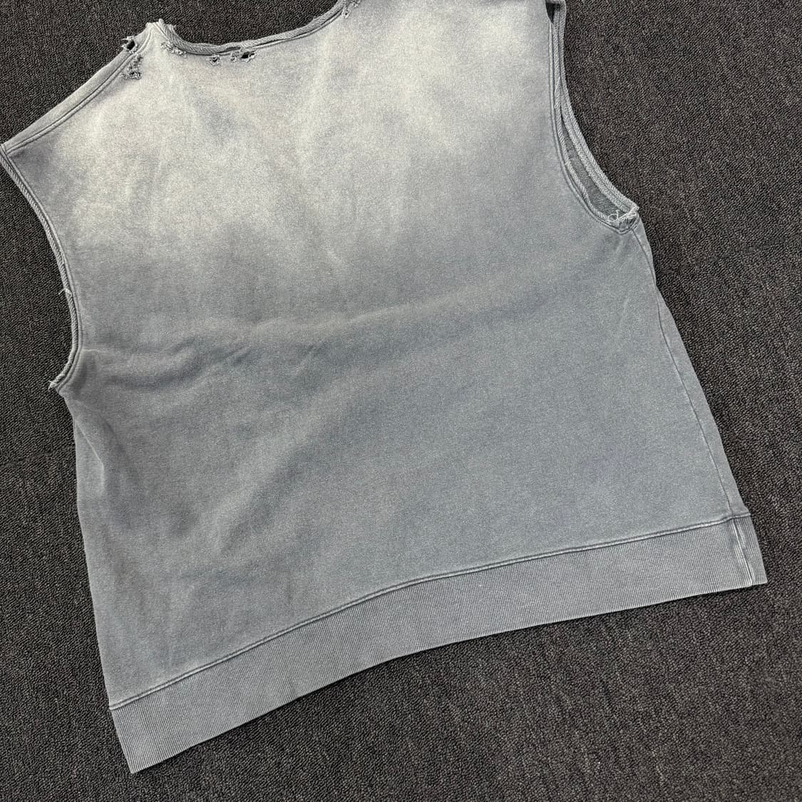 The wreck chords 더 뤡코즈 워싱 데미지 그레이 슬리브리스 상품이미지6