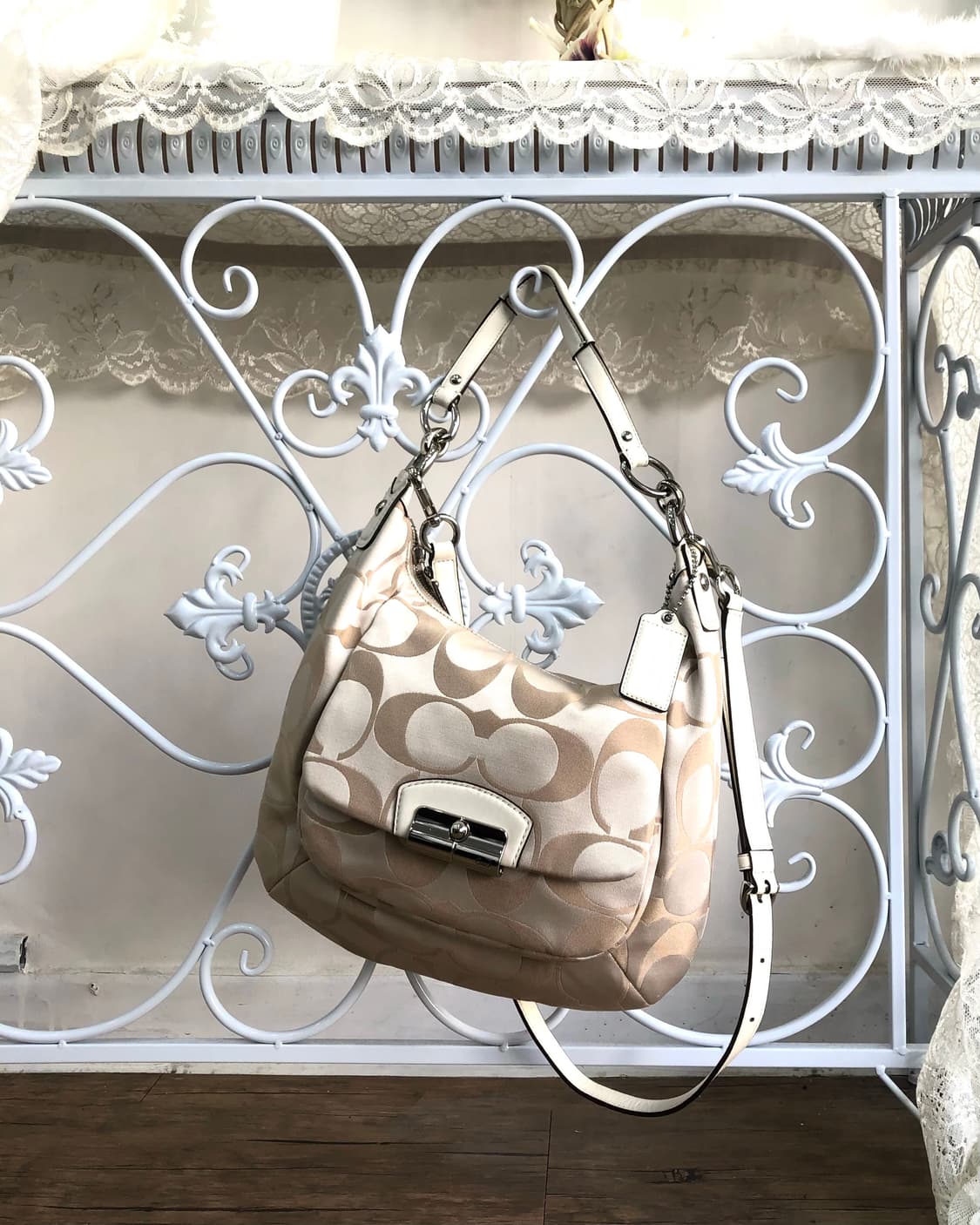 COACH white beige signature hobo bag 상품이미지3