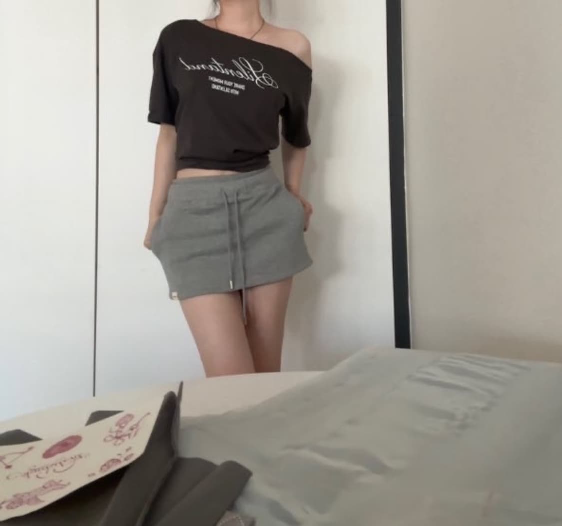 andwang silent and 앤드왕 오프숄더 티셔츠 상품이미지1