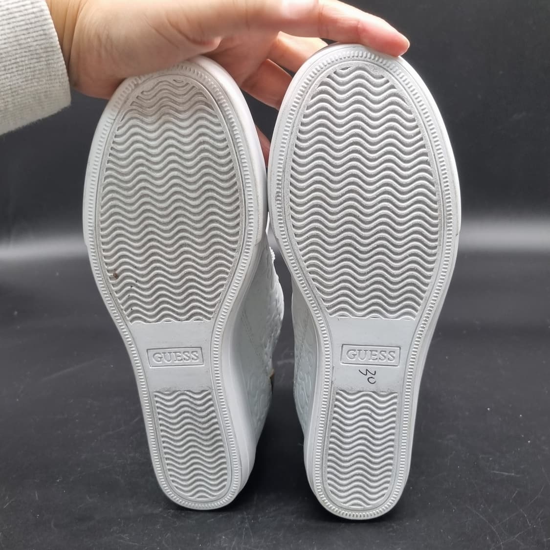 새상품 게스 로벤 레이스업스니커즈250 굽9 상품이미지3