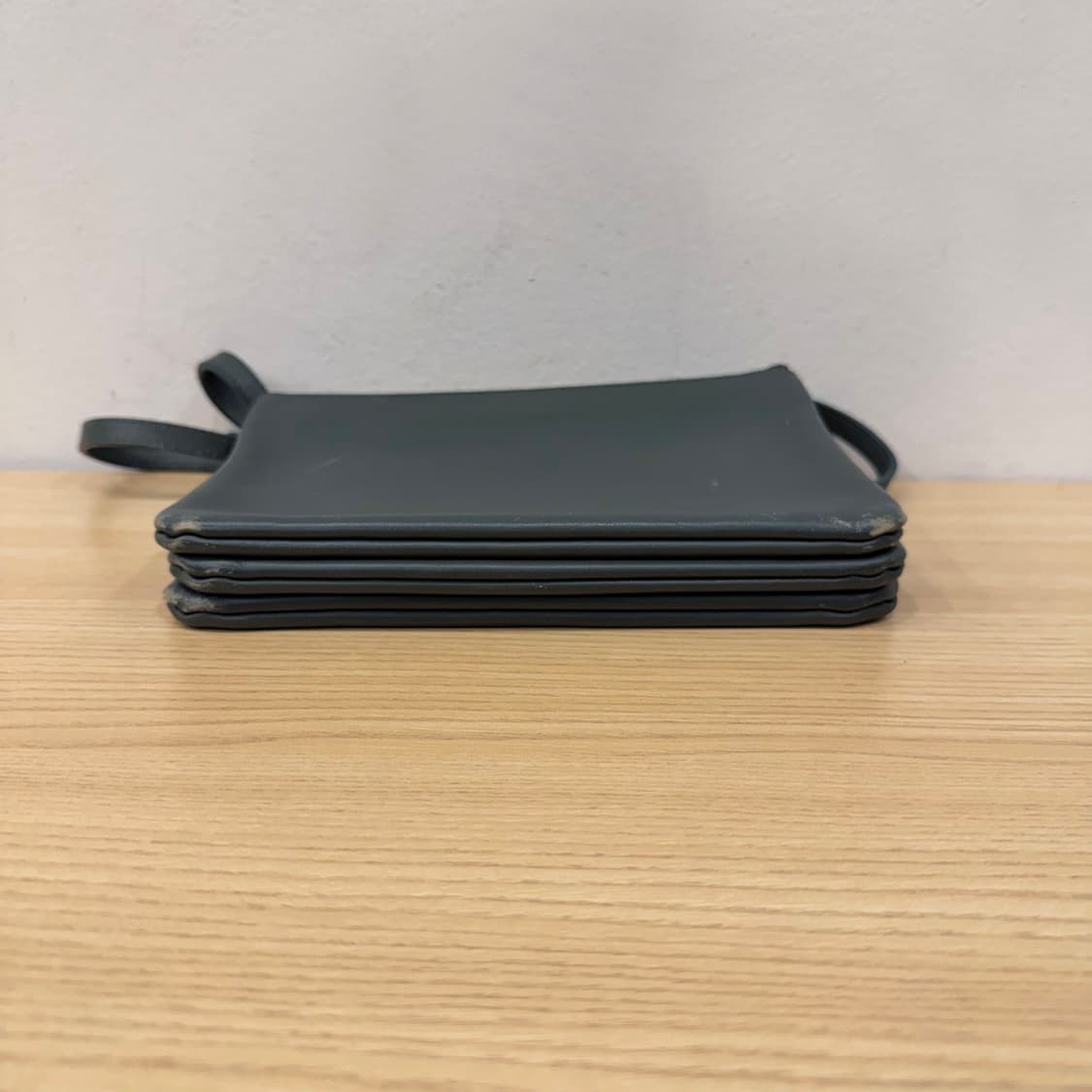 셀린느 트리오 크로스백 트리플 파우치 레이어드 탈부착 디테일 그린 상품이미지4