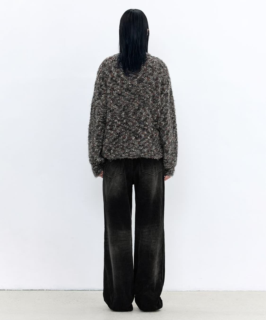 인사일런스 우먼 멀티 부클 니트 차콜 상품이미지5