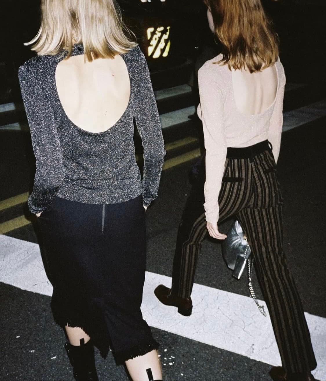 더오픈 프로덕트 글리터 백 홀 탑 상품이미지1