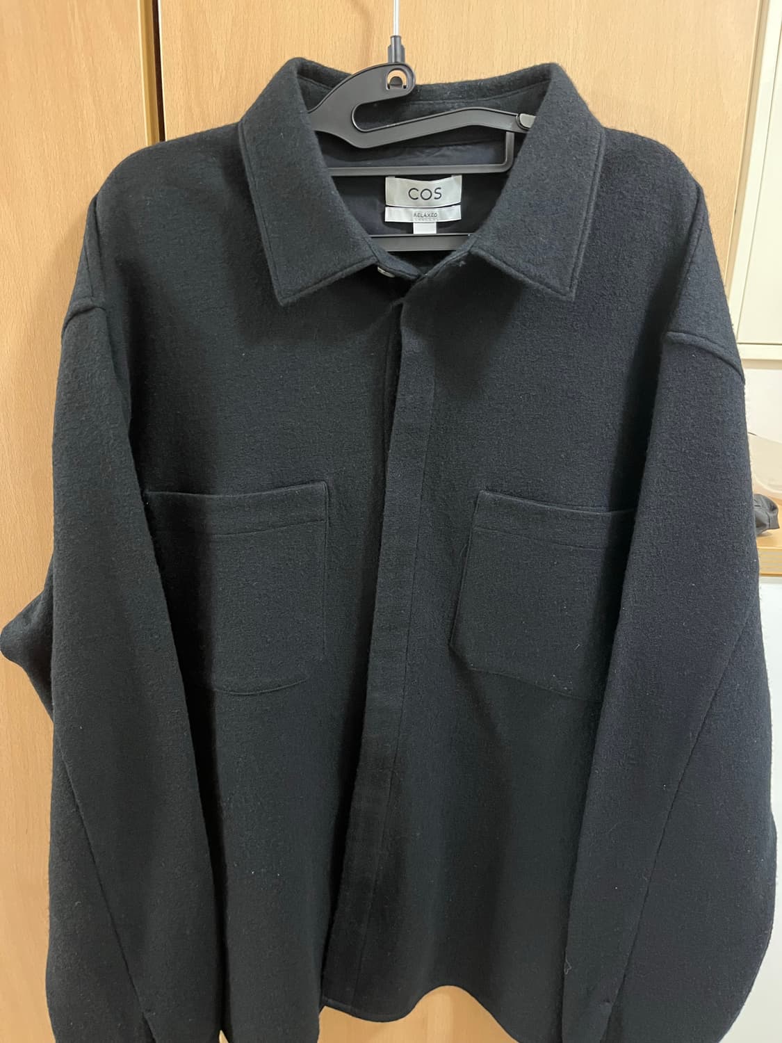 COS 남자 레귤러핏 울 오버셔츠 블랙 1102638001 상품이미지1