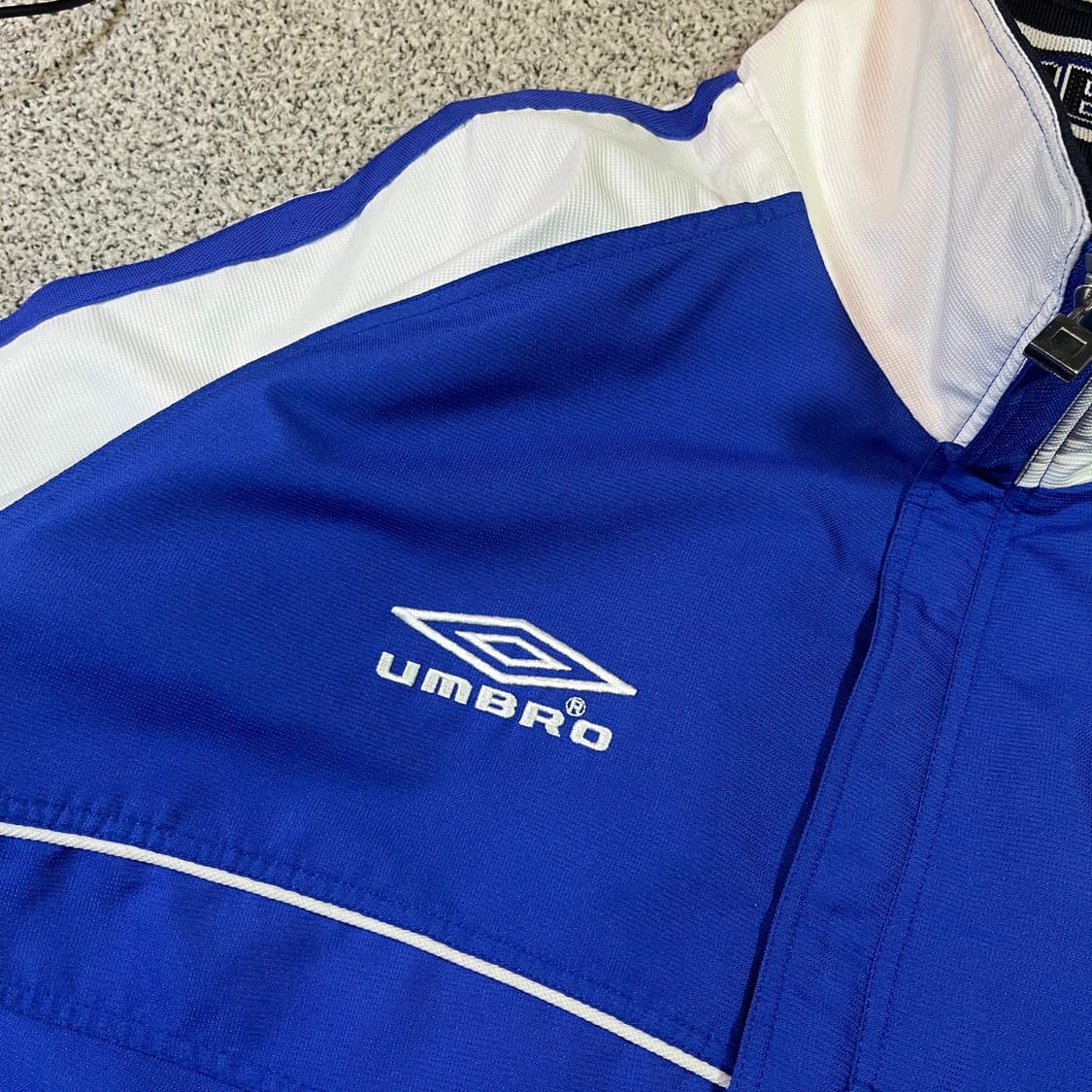 엄브로 트랙 바람막이 점퍼 상품이미지2