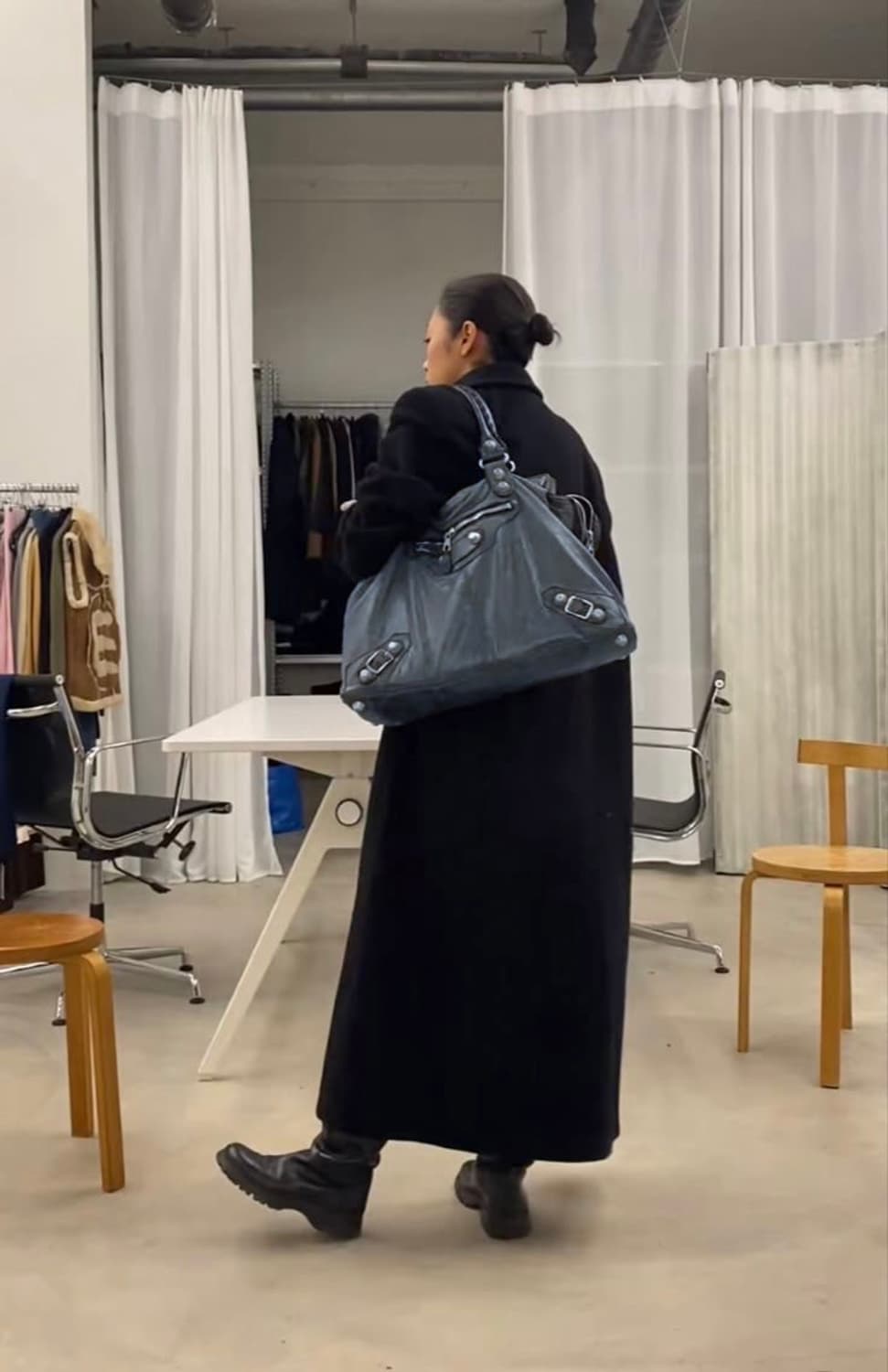 발렌시아가 시티백 자이언트 브리프 판매합니다. 상품이미지10
