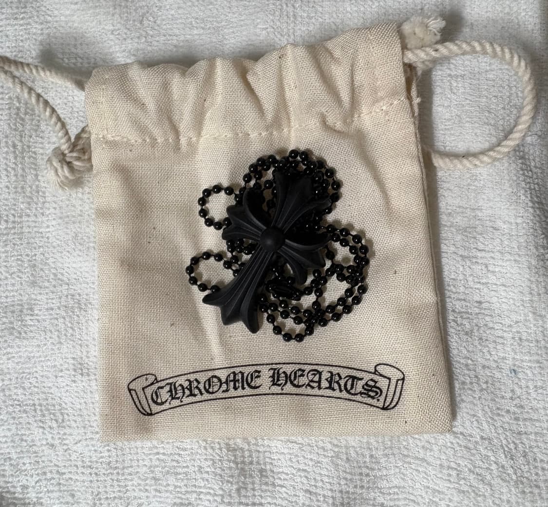 크롬하츠 실리크롬 CH크로스 팬던트 블랙 상품이미지1