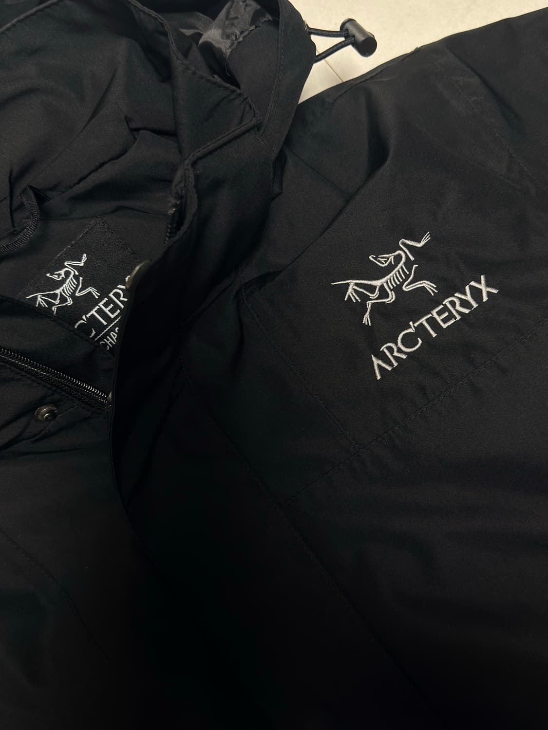 아크테릭스 바람막이 블랙 M 상품이미지1