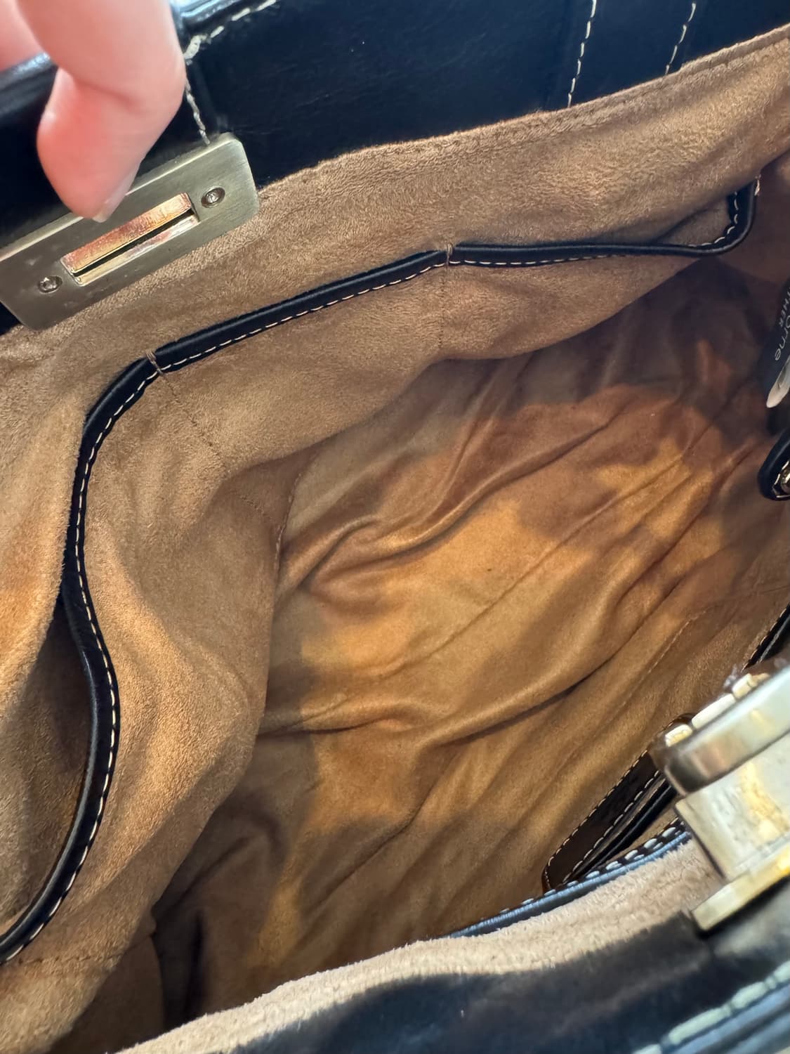 Liz Claiborne 리즈클레이본 버클 디테일 스티치 레더 백 상품이미지10