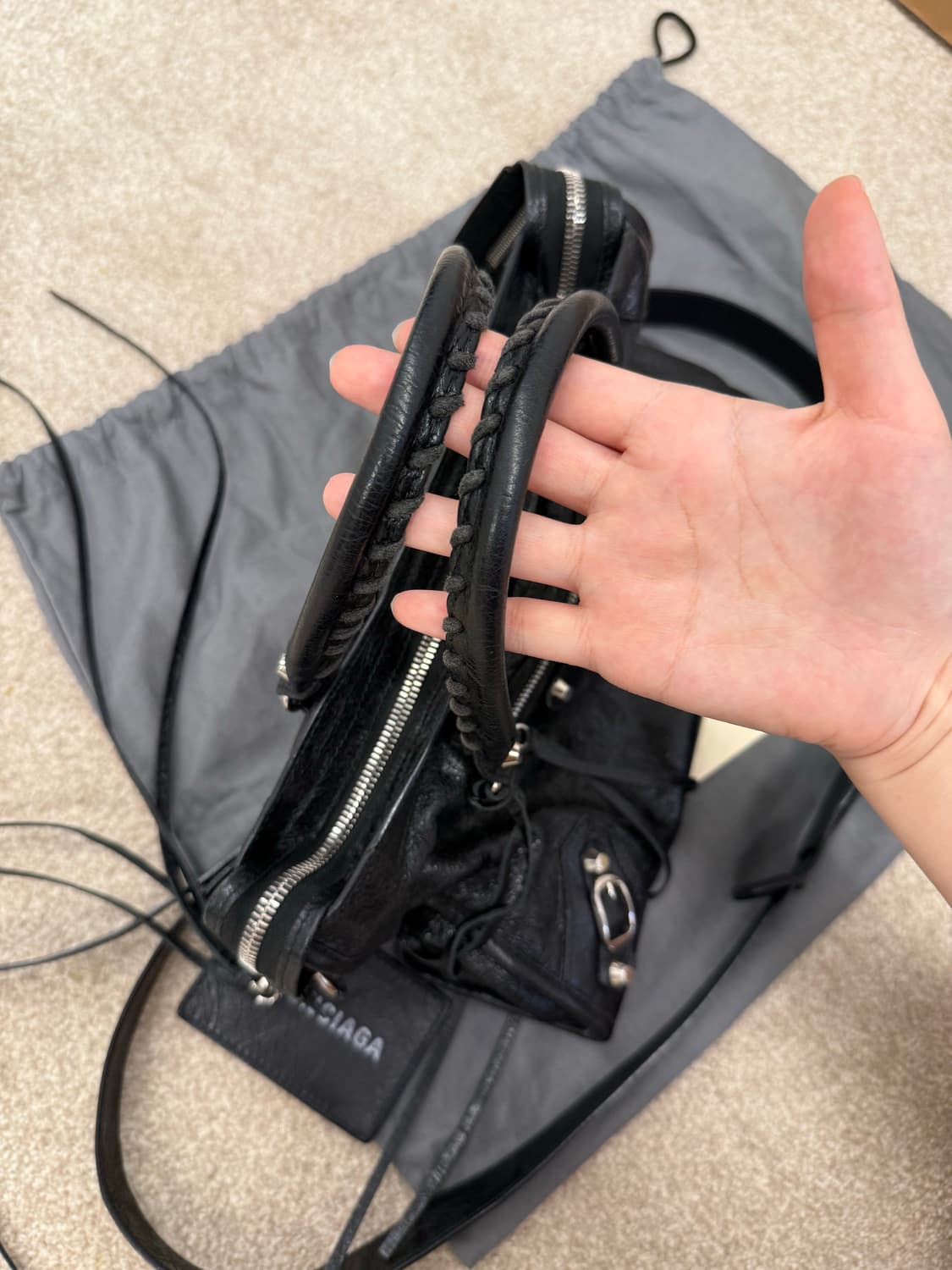 발렌시아가 시티 모터백 블랙 스몰 은장 상품이미지8