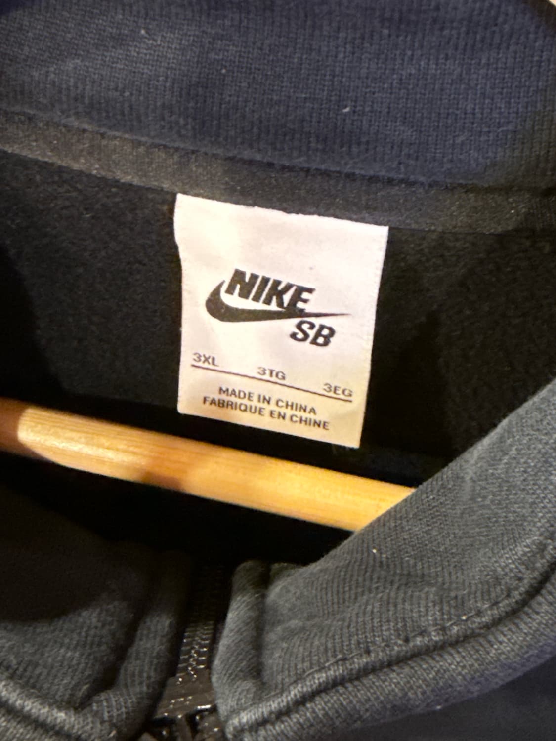 나이키SB 자수로고 블랙 반집업 맨투맨 상품이미지2