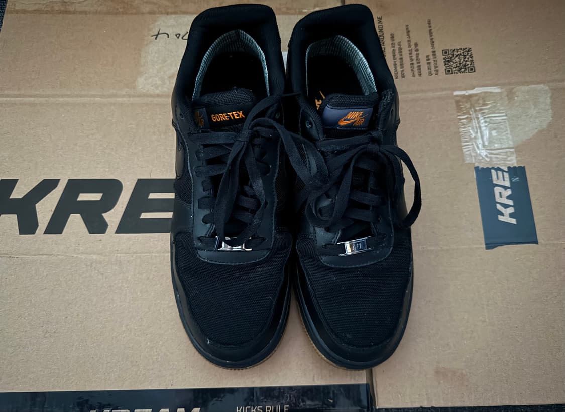 나이키 에어포스 1 로우 고어텍스 블랙 라이트 카본 270 상품이미지2