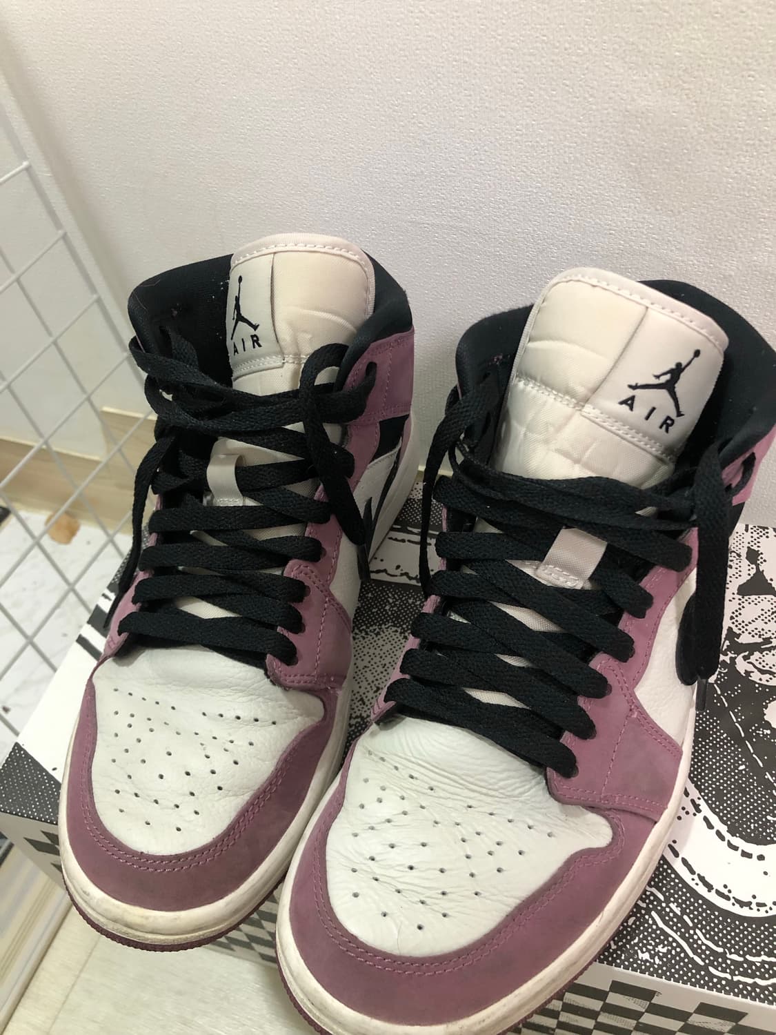 나이키 에어 조던 1 미드 SE 라이트 멀베리 상품이미지2