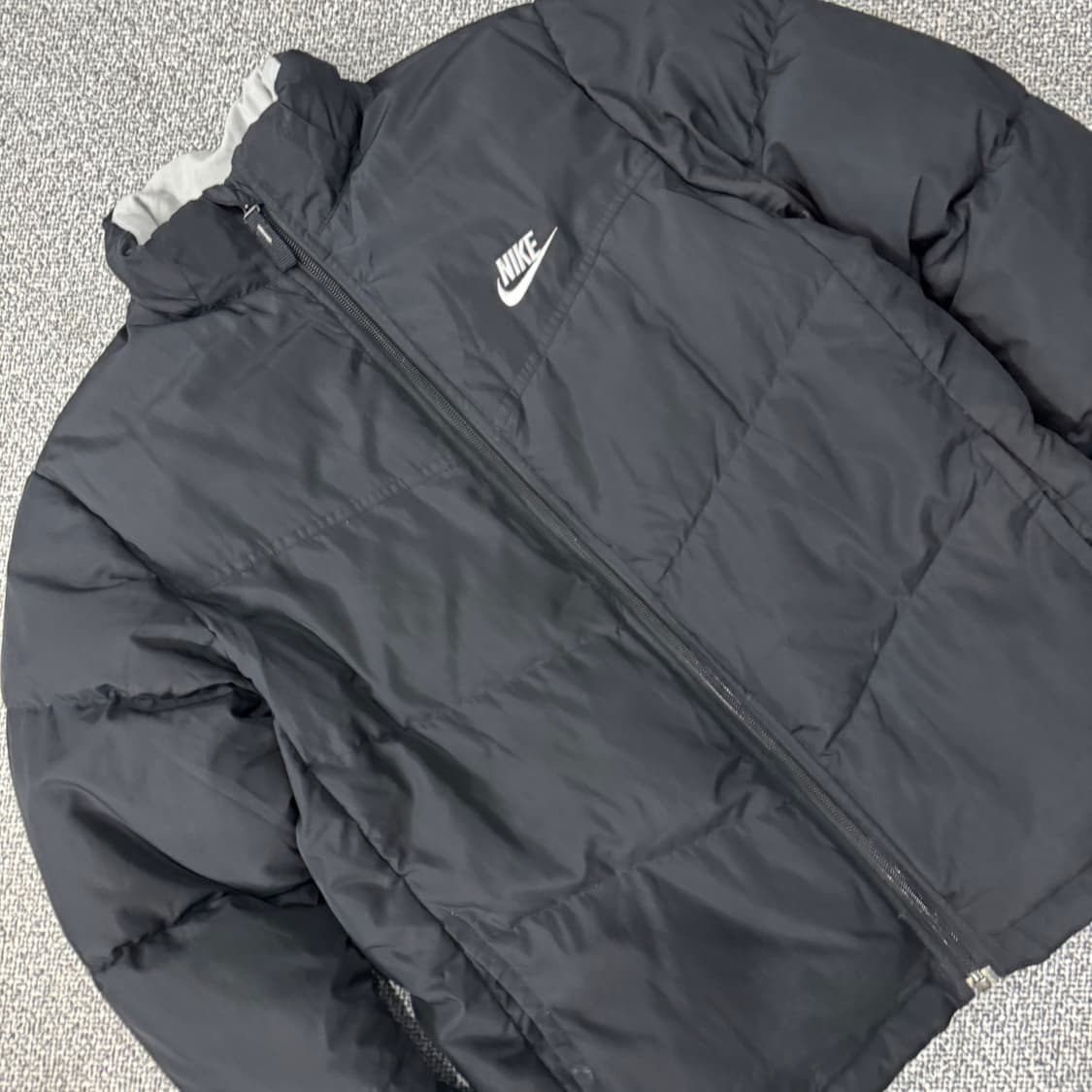 나이키 00s 블랙 화이트 퓨추라 로고자수 덕다운 숏패딩 상품이미지2