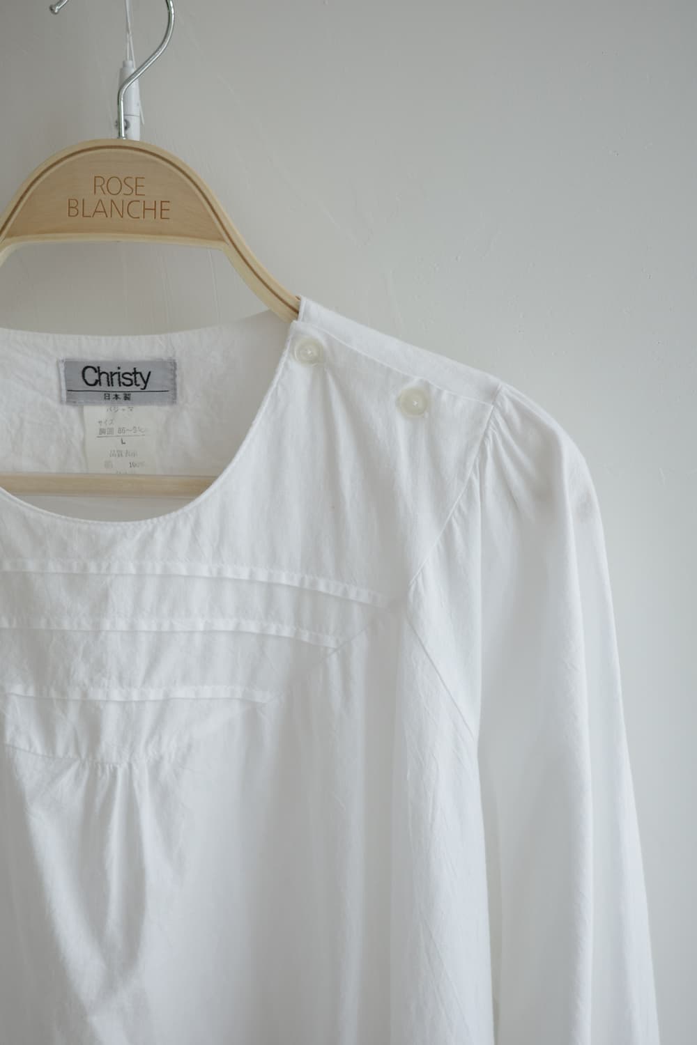 Christy제품
• 화이트 포켓 코튼 블라우스 상품이미지5