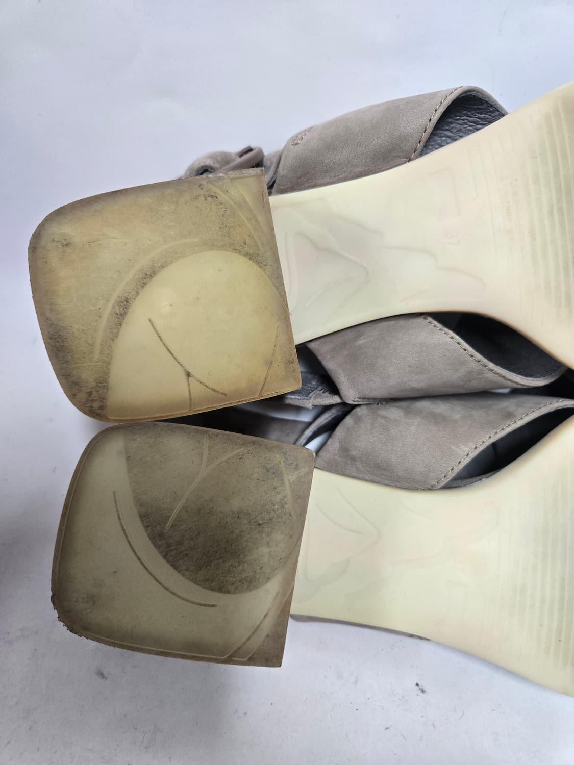  37거의새제품)스웨이드 스트랩 샌들 37 상품이미지7