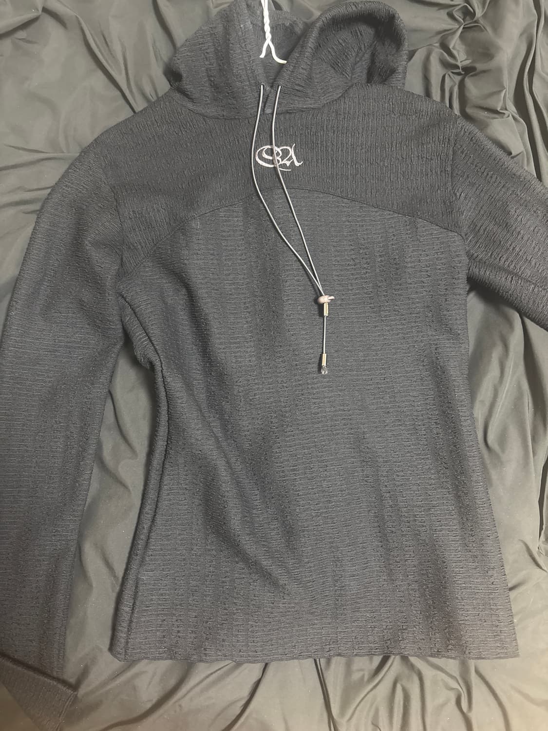 스컬프터 크링클 블랙 슬림핏 후드티 상품이미지1