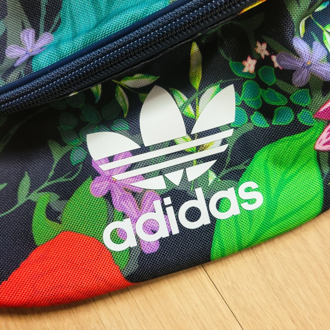 새상품 단종백 희귀템 정품) 아디다스 플라워 슬링백 웨이스트백 상품이미지2