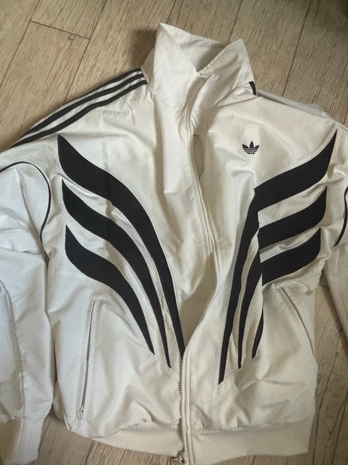 아디다스 q3 트랙탑 바람막이 상품이미지2