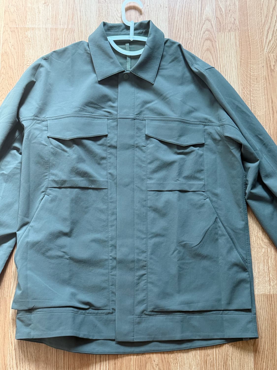 룰루레몬 카키 셔츠  상품이미지1