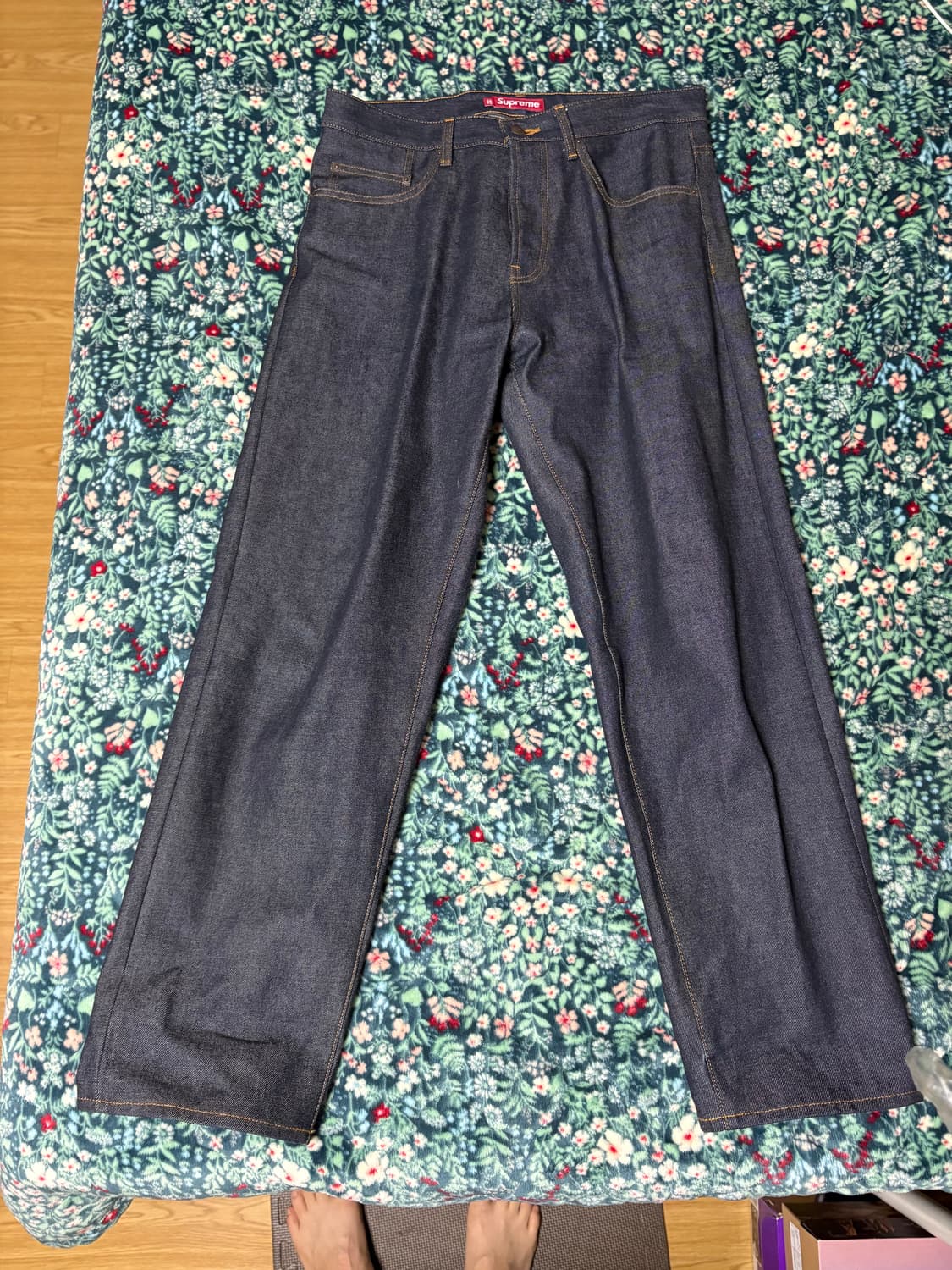 슈프림 Rigid Loose Fit Selvedge Jean  24fw 상품이미지1