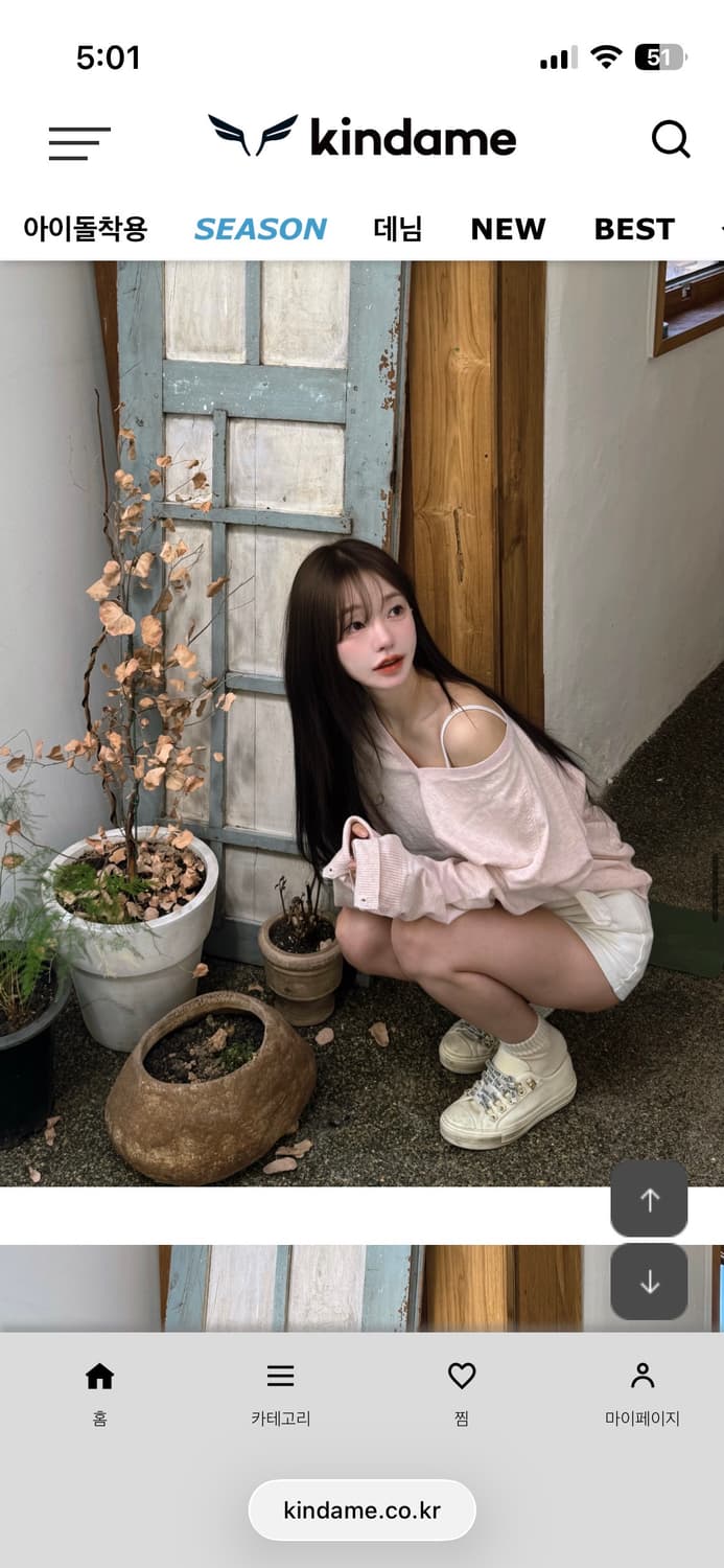 새상품) 카인다미 오버핏 울 브이넥 니트티 백아이보리 보카시핑크 상품이미지6