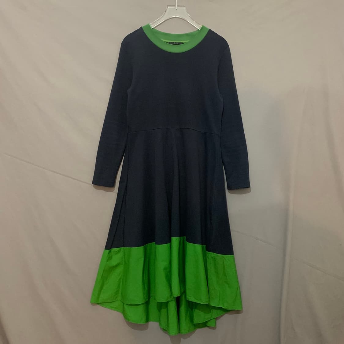 M COS 코스 배색 플레어 긴팔 라운드 롱 원피스 상품이미지1