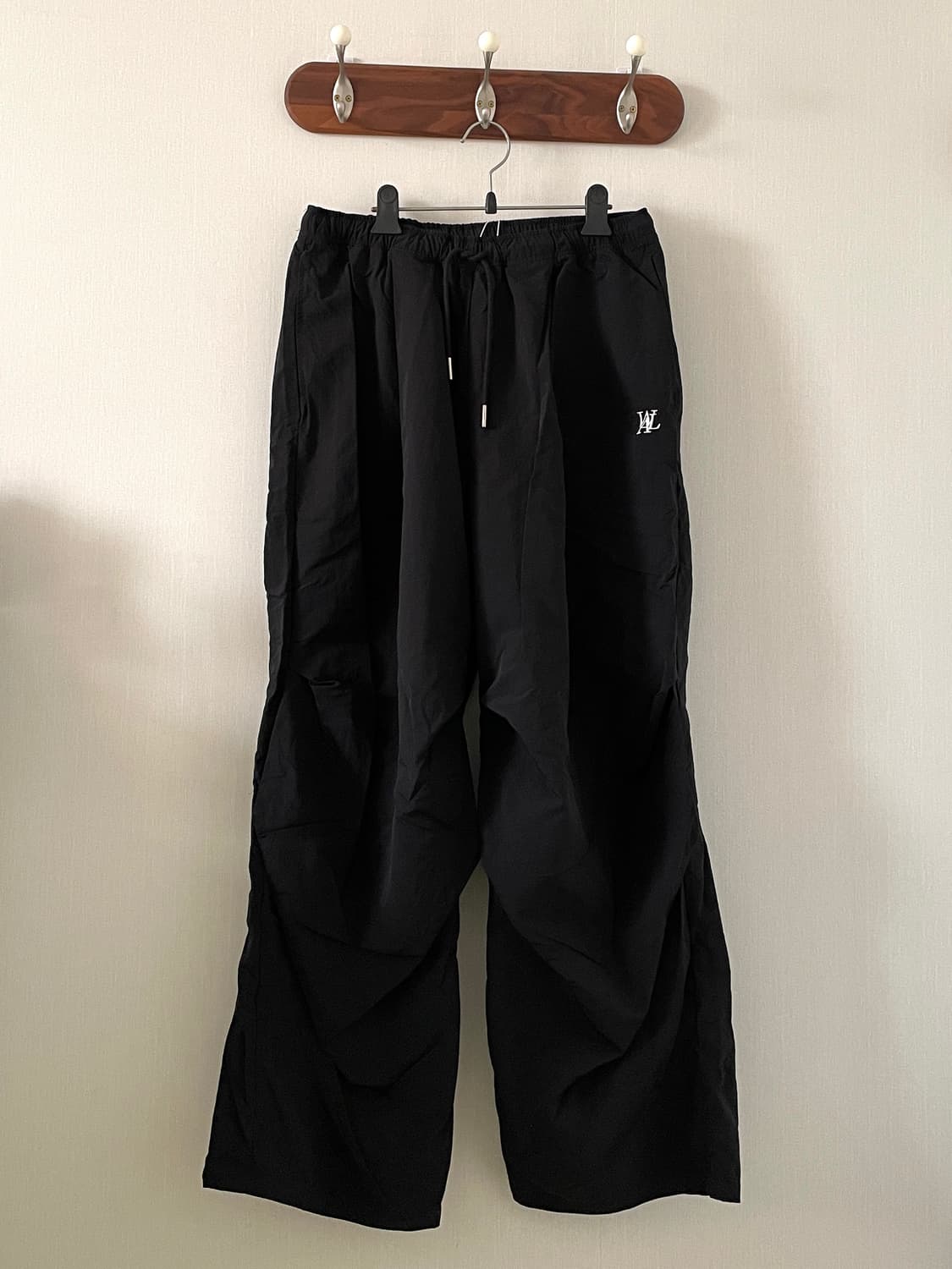 우알롱 Drape nylon wide pants - BLACK 상품이미지2