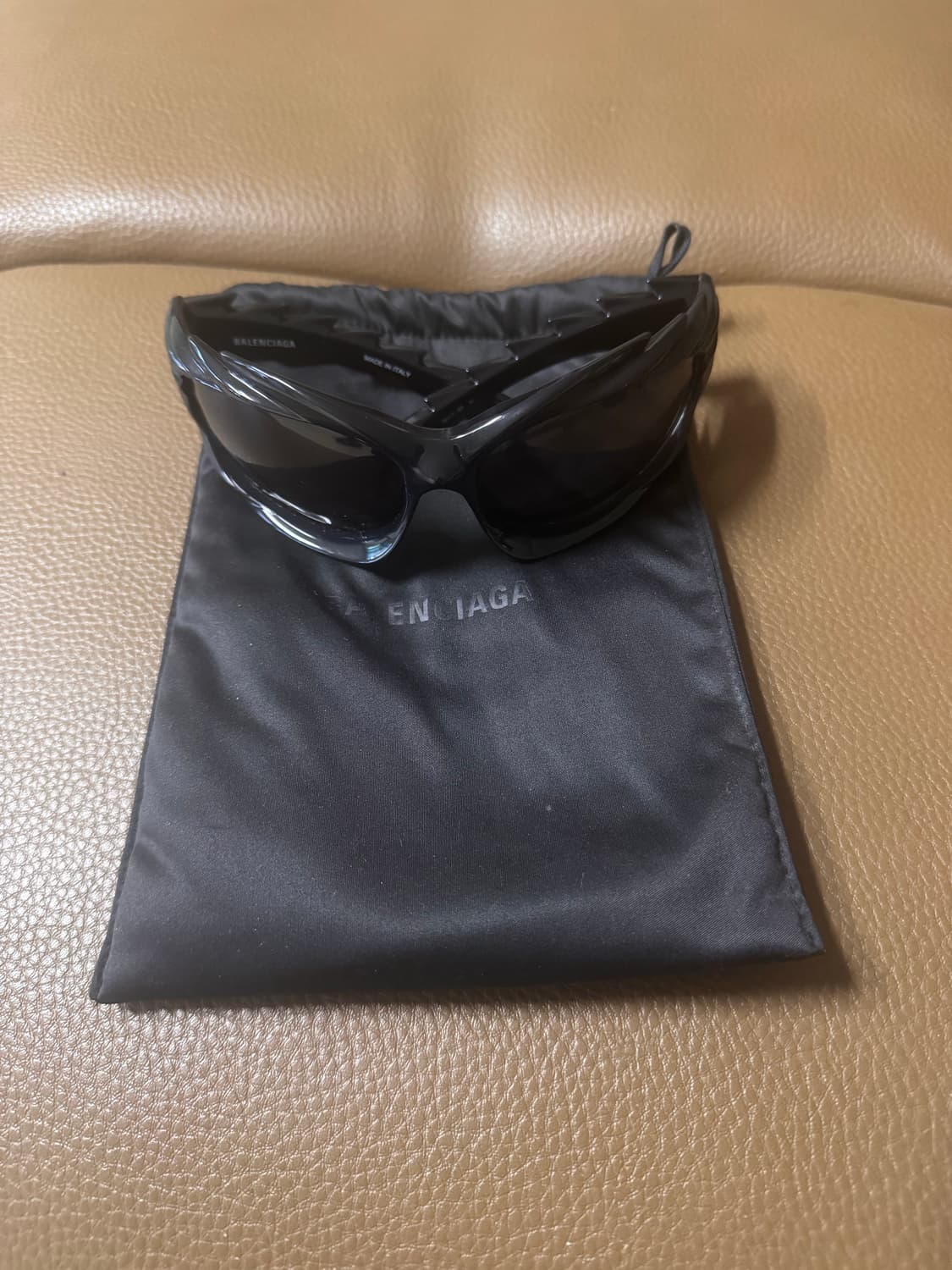 발렌시아가 스파이크 렉탱글 유일 매물(애쉬아일랜드 동일 제품) 상품이미지1