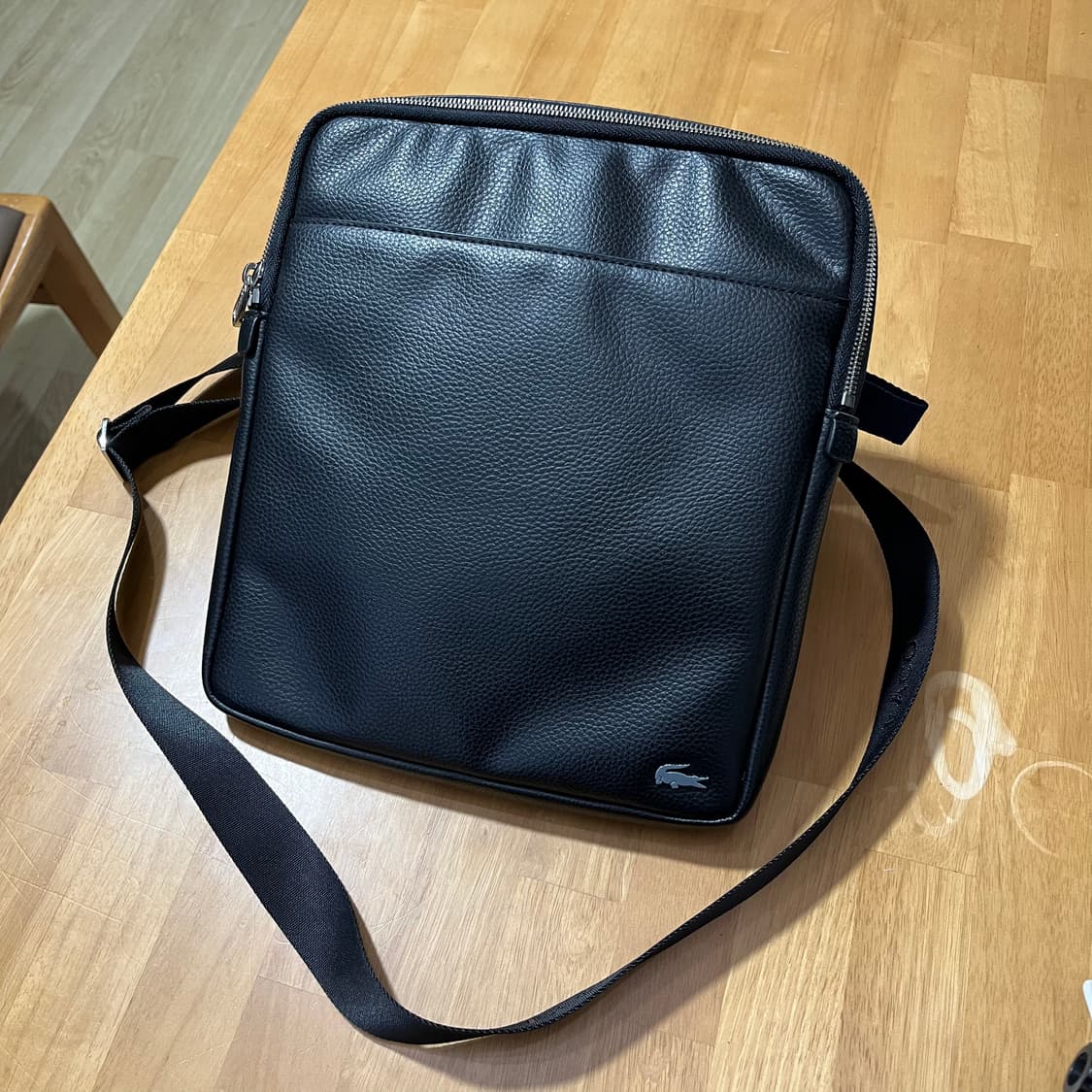 택포) 라코스테 정품 맨즈 클래식 가죽 크로스백 상품이미지1