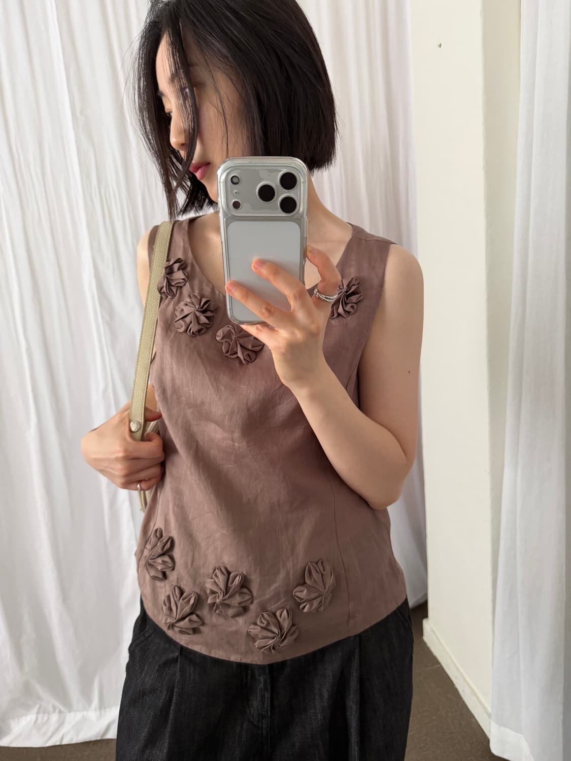 Floral Corsage Linen Blouse 상품이미지8