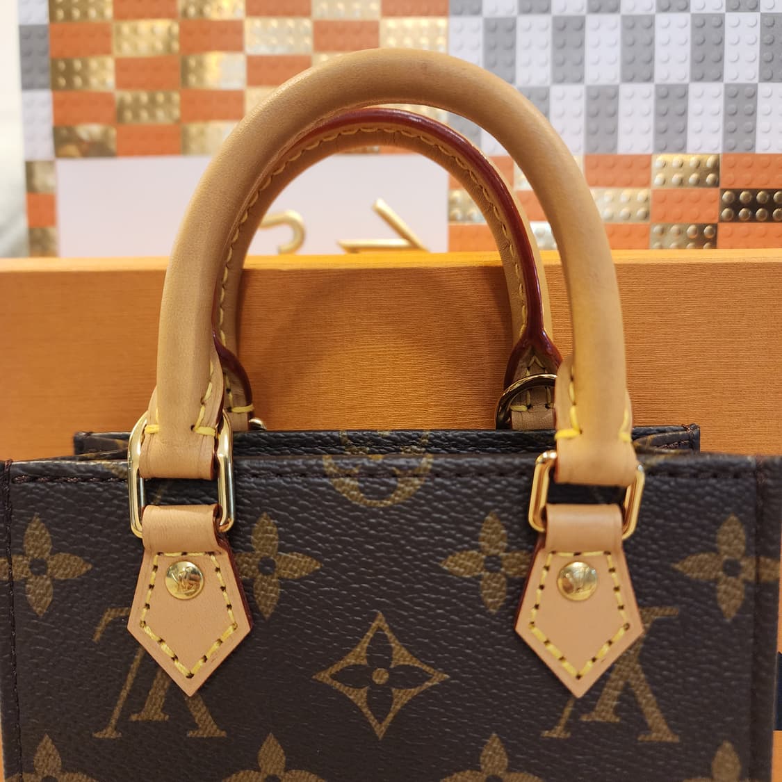 초민트급 22년12월 루이비통 쁘띠 삭플라 모노그램 미니 크로스백 상품이미지3