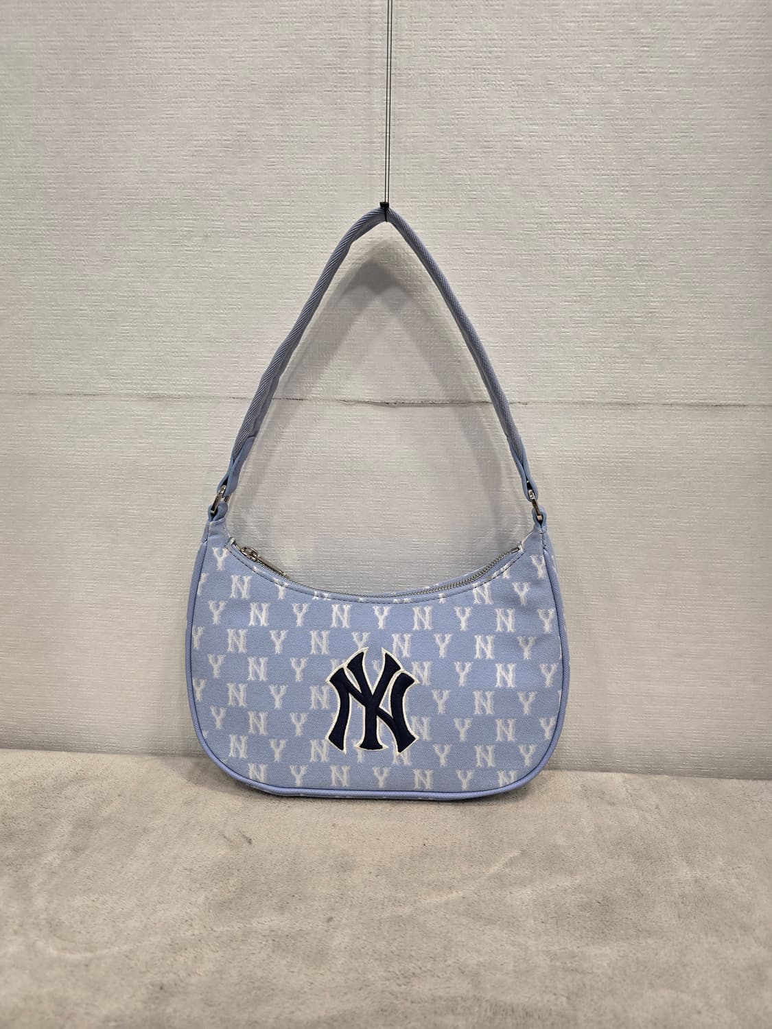 MLB NY 모노그램 호보백 토트백 숄더백 하늘색 상품이미지1