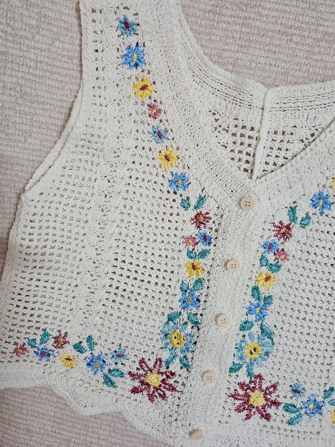 어반이즈 크로쉐니트 자수 베스트  free. 새거수준.  상품이미지2