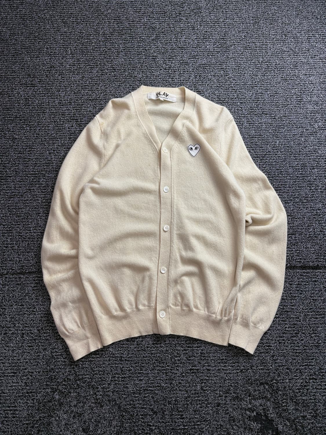 꼼데가르송 플레이 화이트 하트 와펜 가디건 2909 상품이미지2