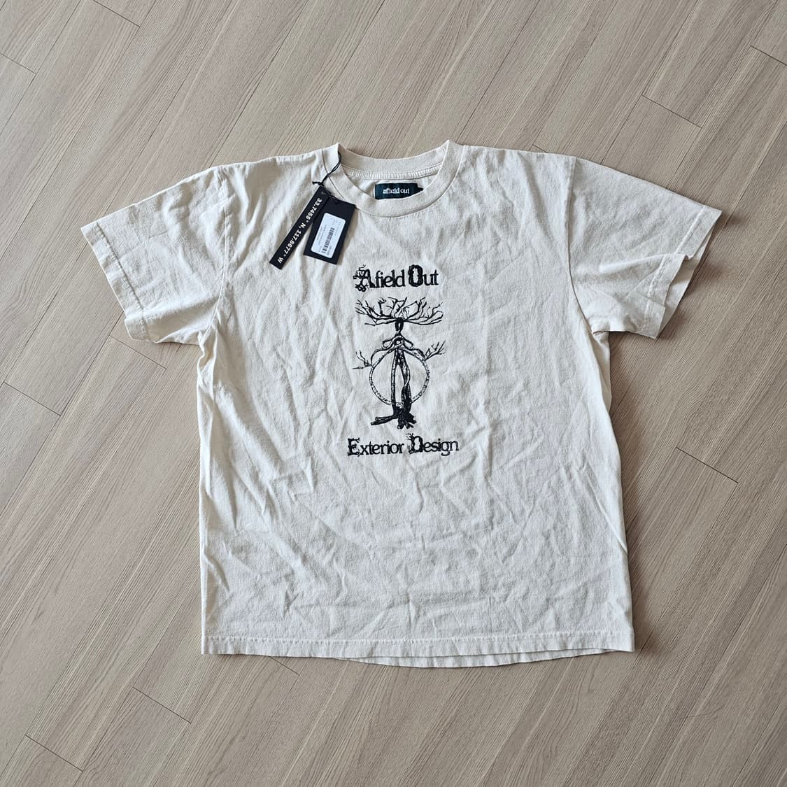 L 100 새제품) 어필드아웃 익스테리어 반팔 그래픽 티셔츠 내츄럴 상품이미지3