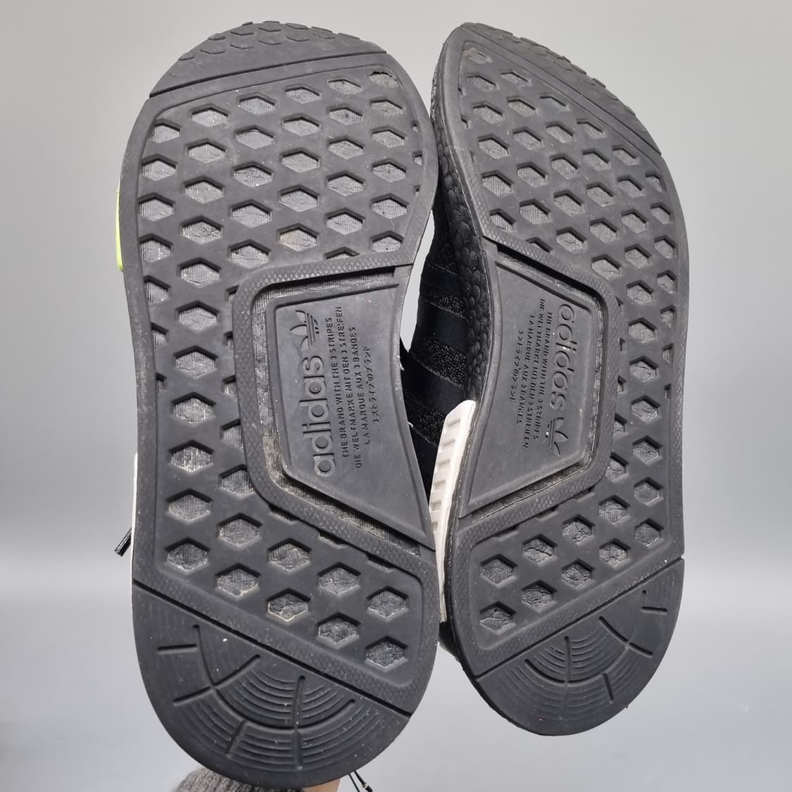 아디다스 NMD R1 블랙 스니커즈260 상품이미지3