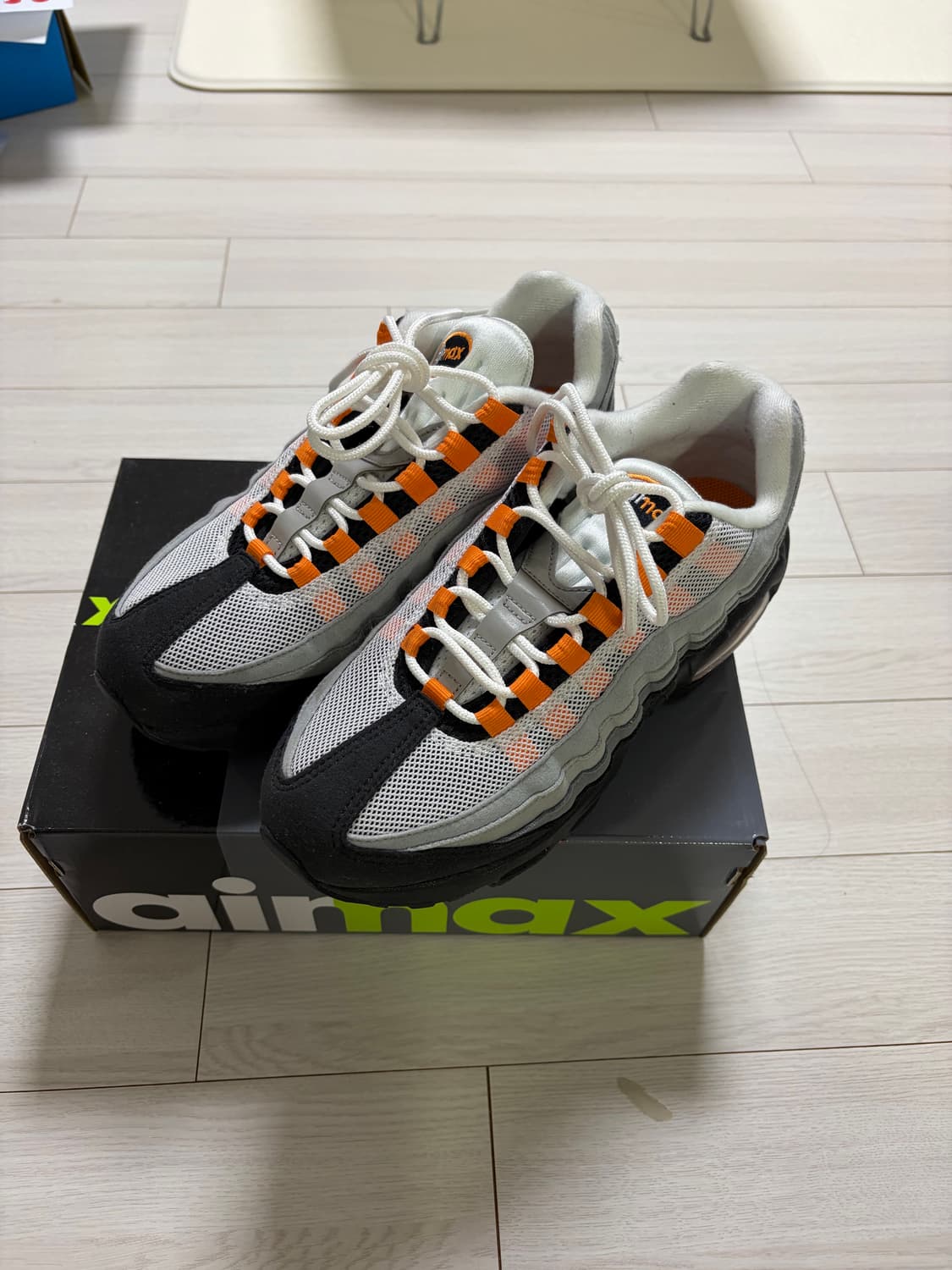 나이키 에어맥스95 big kids 브라이트 만다린 상품이미지9