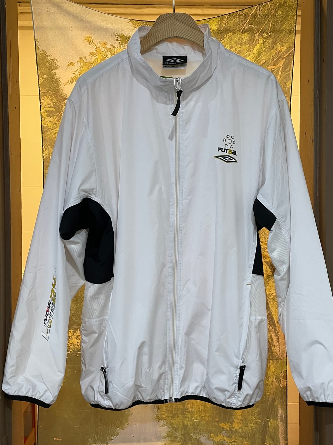 엄브로 올드스쿨 바람막이 상품이미지1