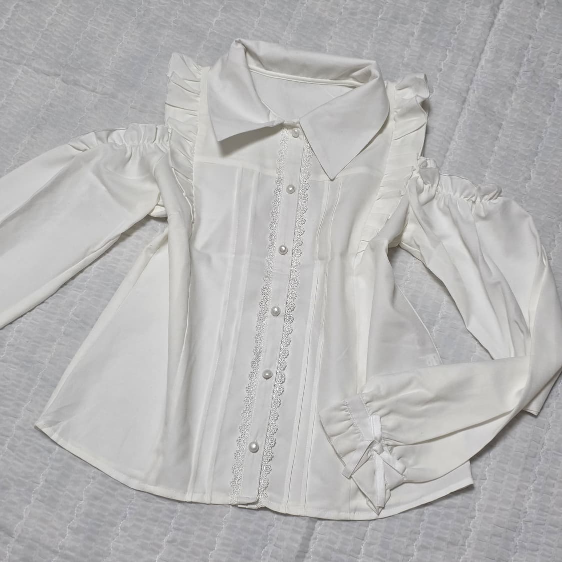 양산형지뢰계st 화이트 레이스셔링 숄더트임 블라우스 상품이미지1