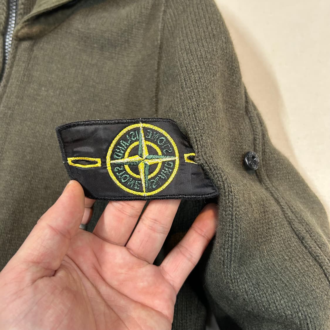 S) 스톤아일랜드 2way 지퍼 울 스웨터 올리브 상품이미지5