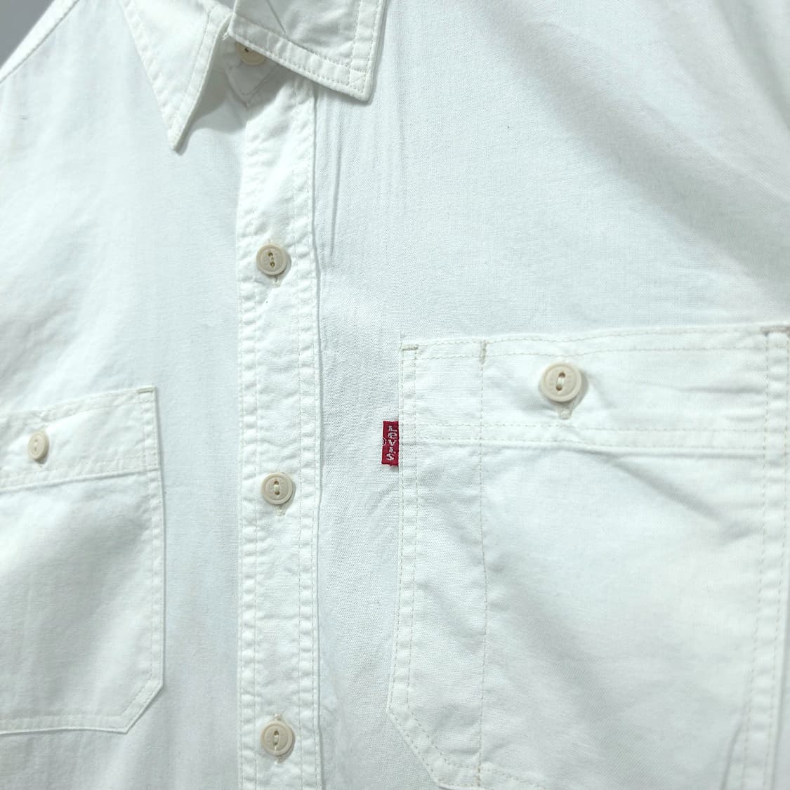 [L] 리바이스 화이트 투포켓 클래식 롤업 코튼 긴팔셔츠 상품이미지4