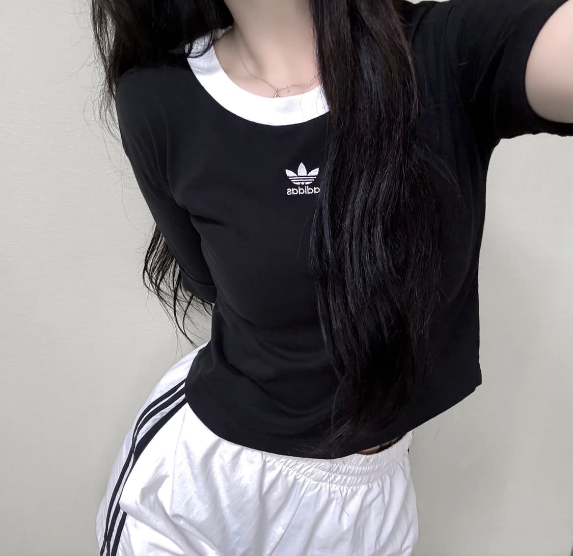 아디다스 크롭 블랙 반팔티 상품이미지1