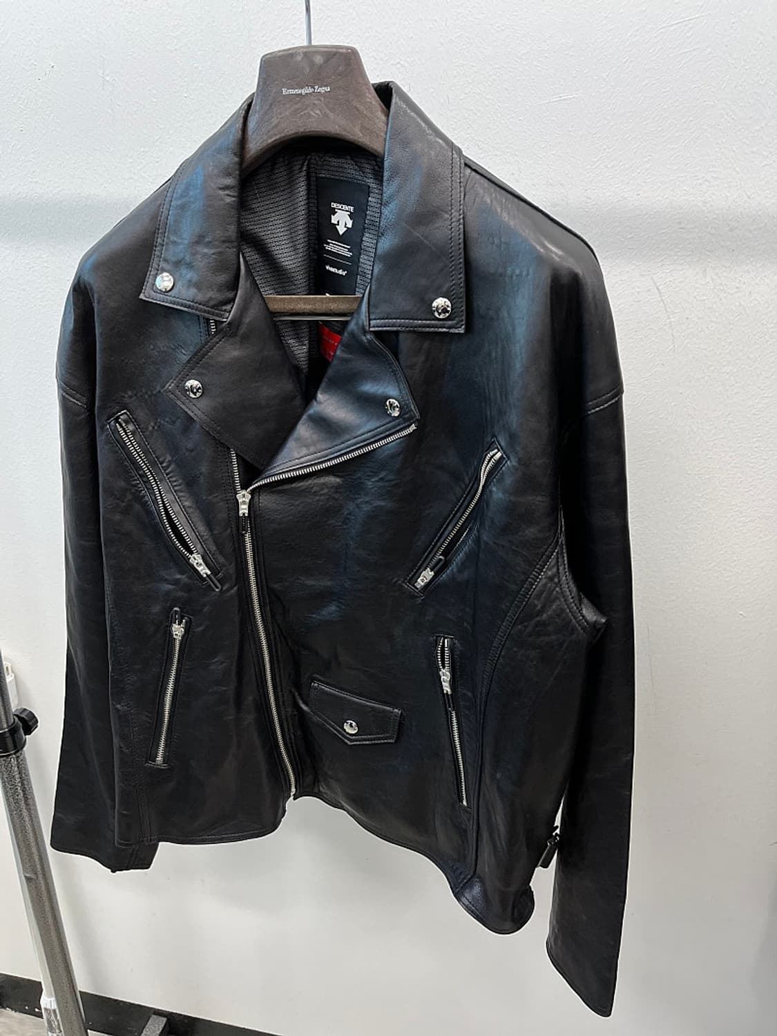 105) 데상트x비바스튜디오 램스킨 라이더자켓  상품이미지1