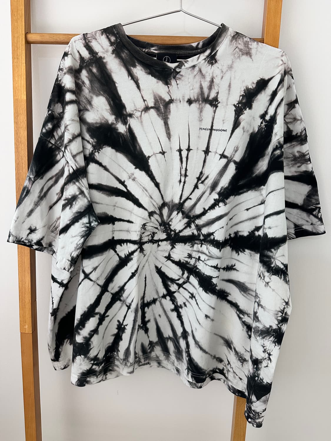 지드래곤-피스마이너스원 블랙 타이 다이 반팔티셔츠 상품이미지1