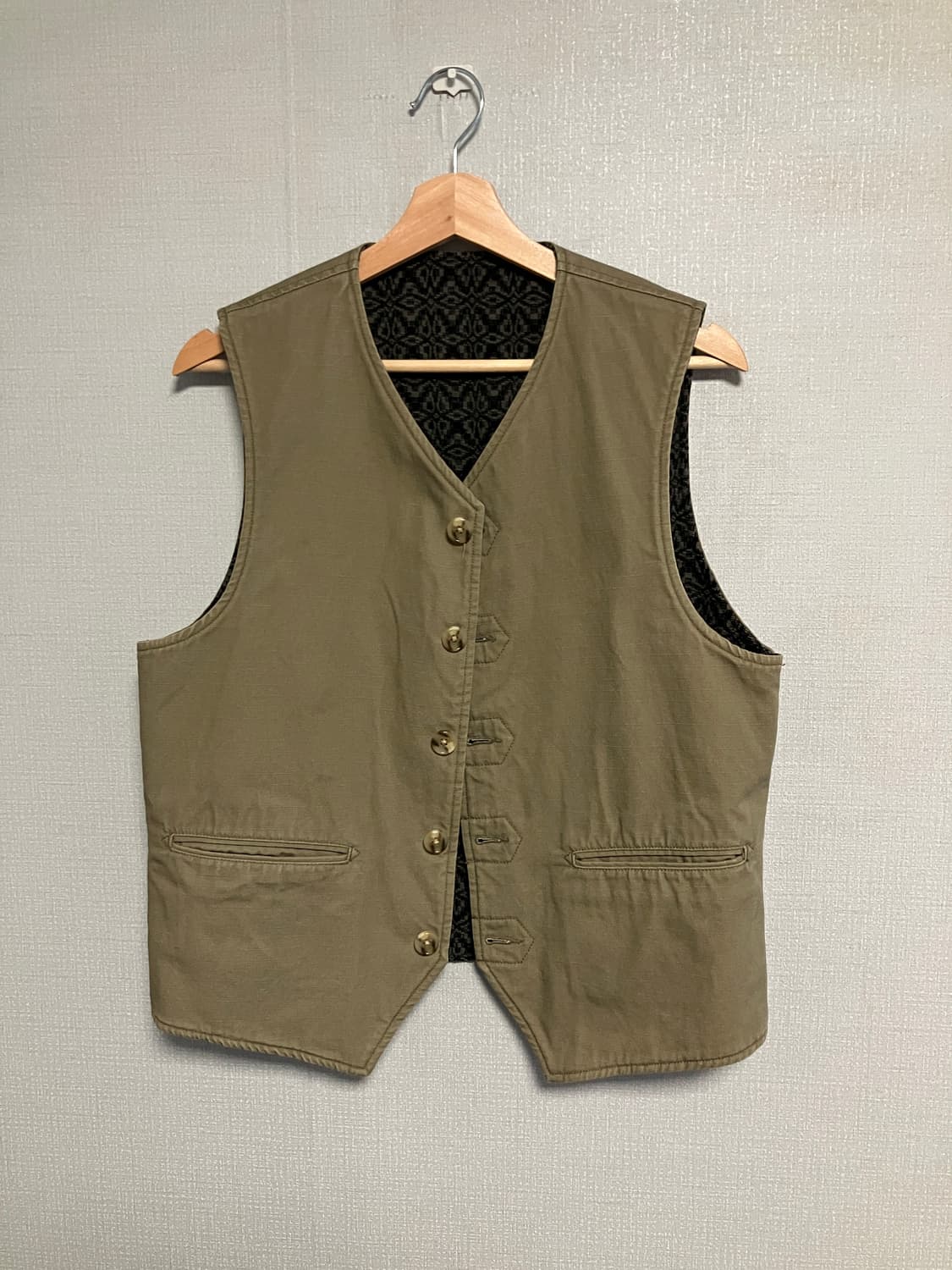 엔지니어드 가먼츠 베스트 M 카키 상품이미지1