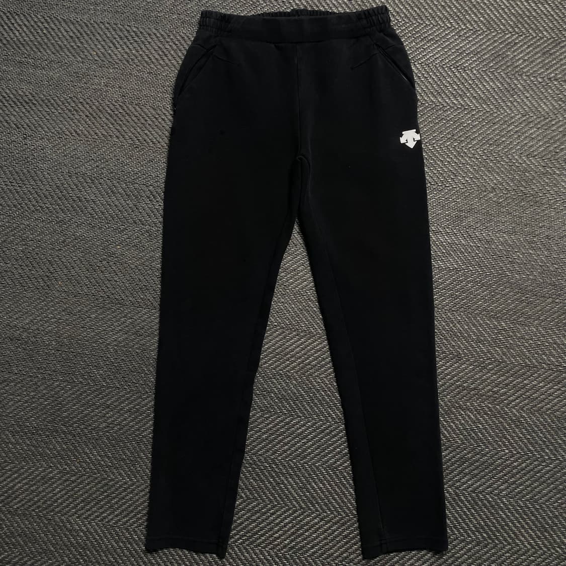 데상트 트레이닝 스웨트 팬츠 블랙 y 5315 상품이미지2