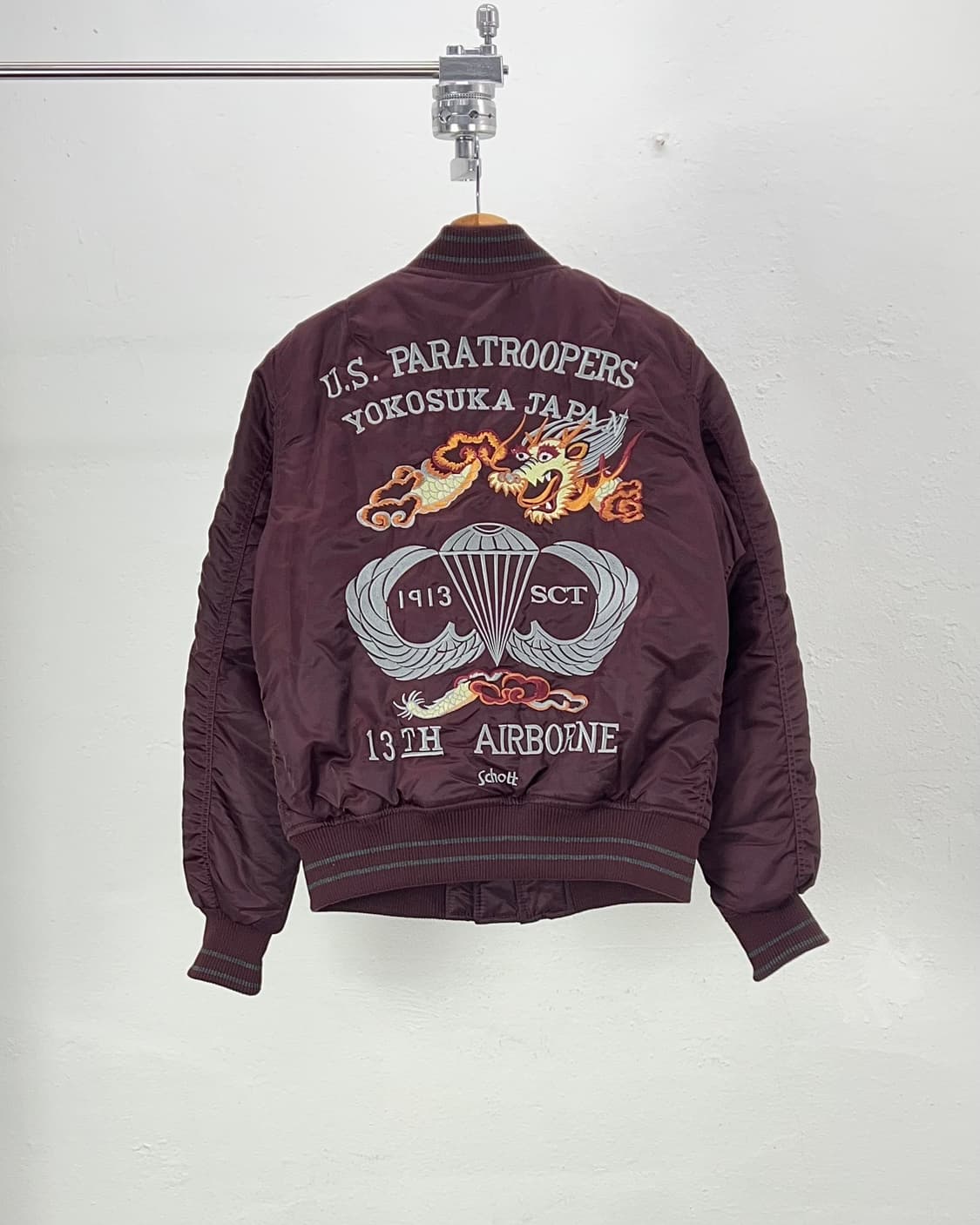 쇼트 NYC 버건디 라이닝 드래곤 스카잔 봄버 자켓 상품이미지1